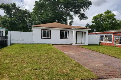 1212 NW 71st St, Miami: photo 1 of 7