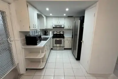 1722 Mayo St #101, Hollywood: photo 1 of 15