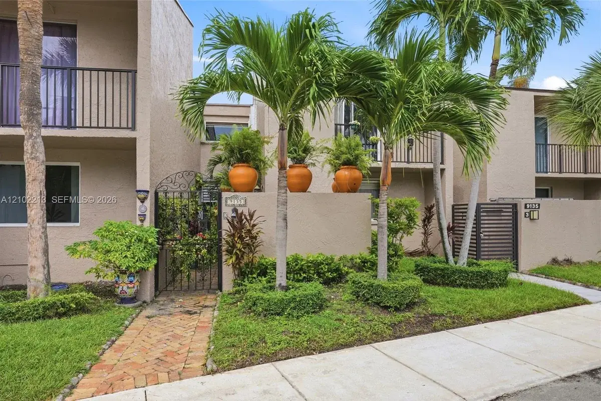 9135 Fontainebleau Blvd #2, Miami: photo 1 of 49