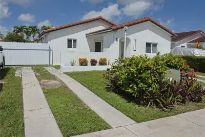 13555 SW 38th Ln, Miami: photo 1 of 58