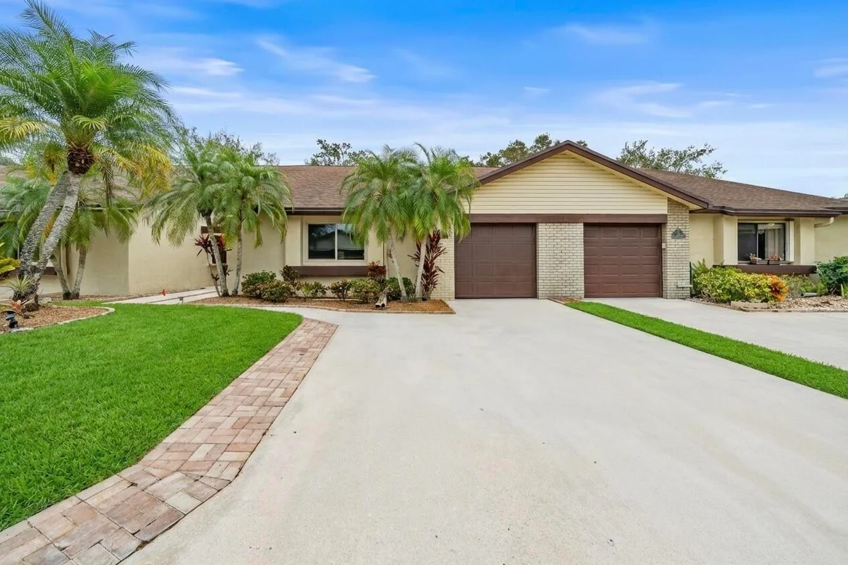 137 Meander Cir, Royal Palm Beach: photo 1 of 29
