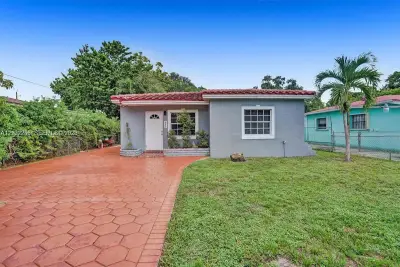 849 NE 133rd St, North Miami: photo 1 of 1