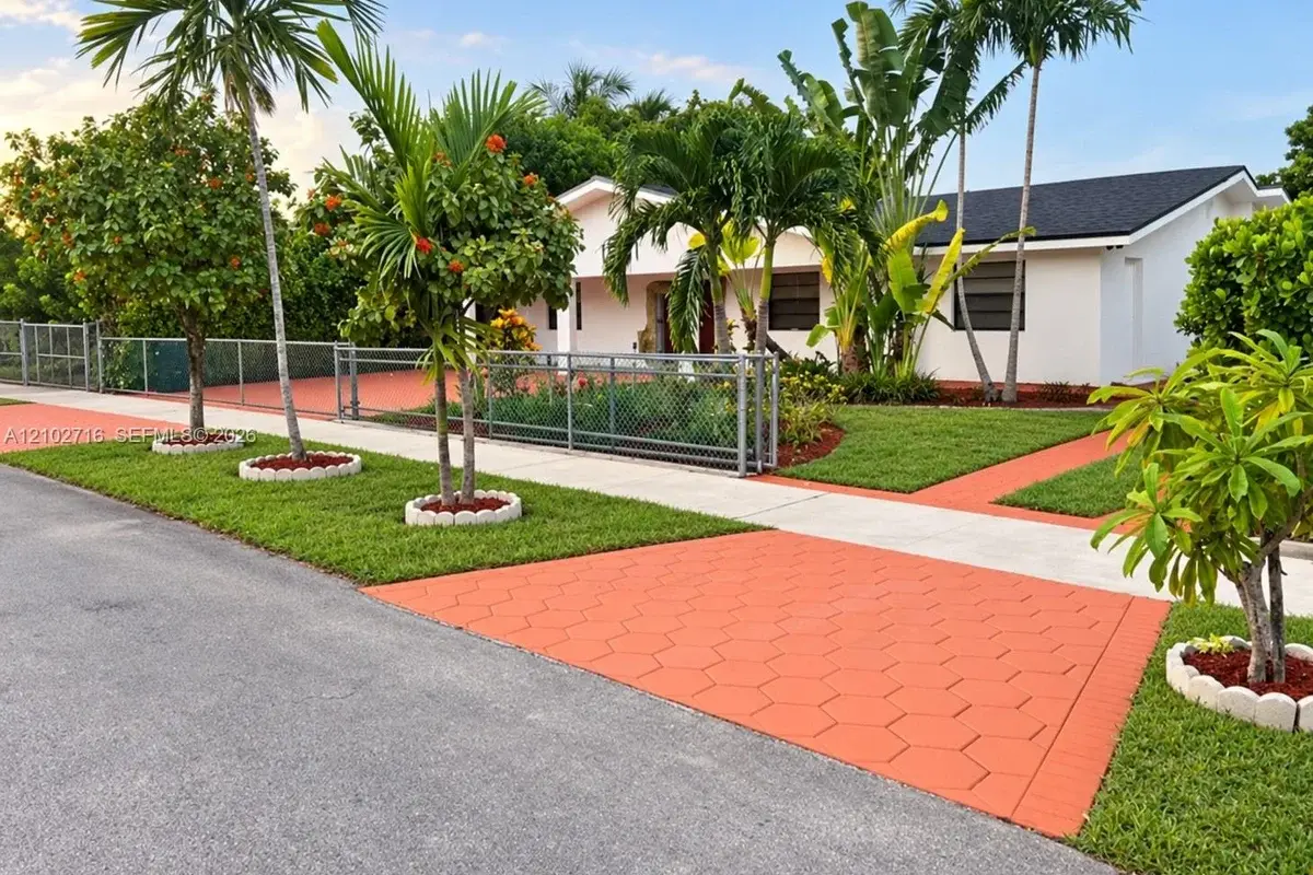 11461 SW 193rd St, Miami: photo 1 of 24