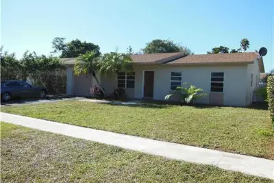 316 SW 80th Ave, North Lauderdale: photo 1 of 8
