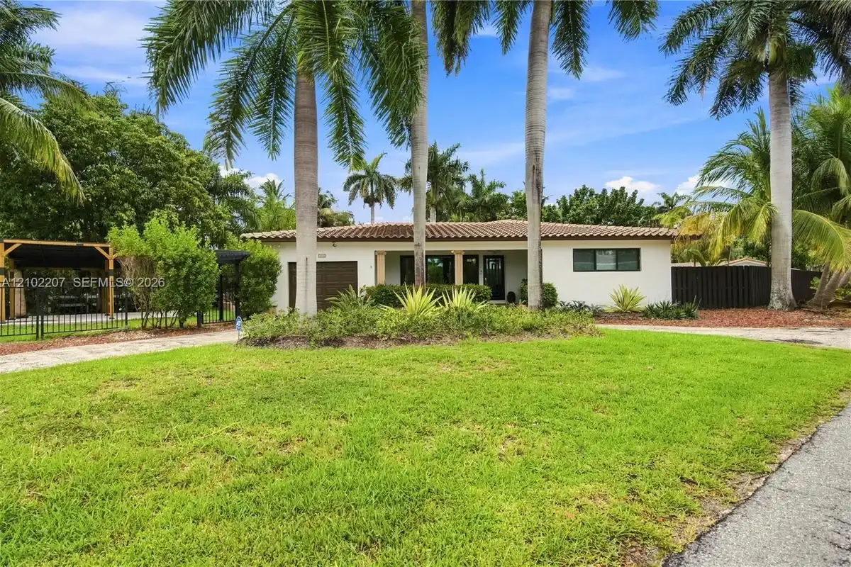 1254 Buchanan St, Hollywood: photo 1 of 32