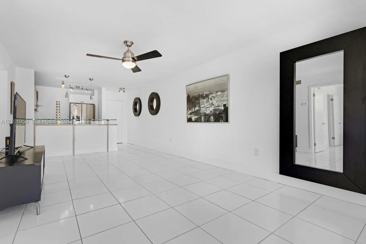 528 Meridian Ave #505, Miami Beach: photo 1 of 18