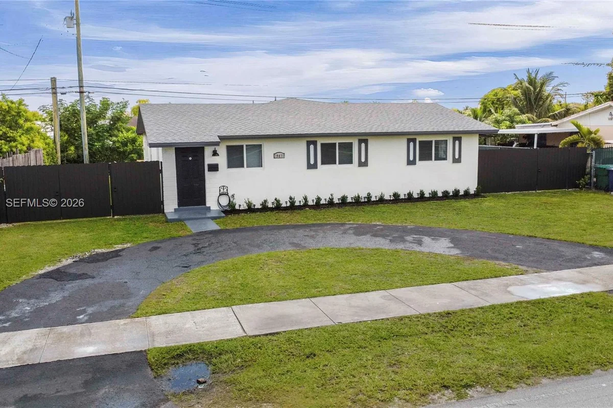 19411 SW 117th Ave, Miami: photo 1 of 40