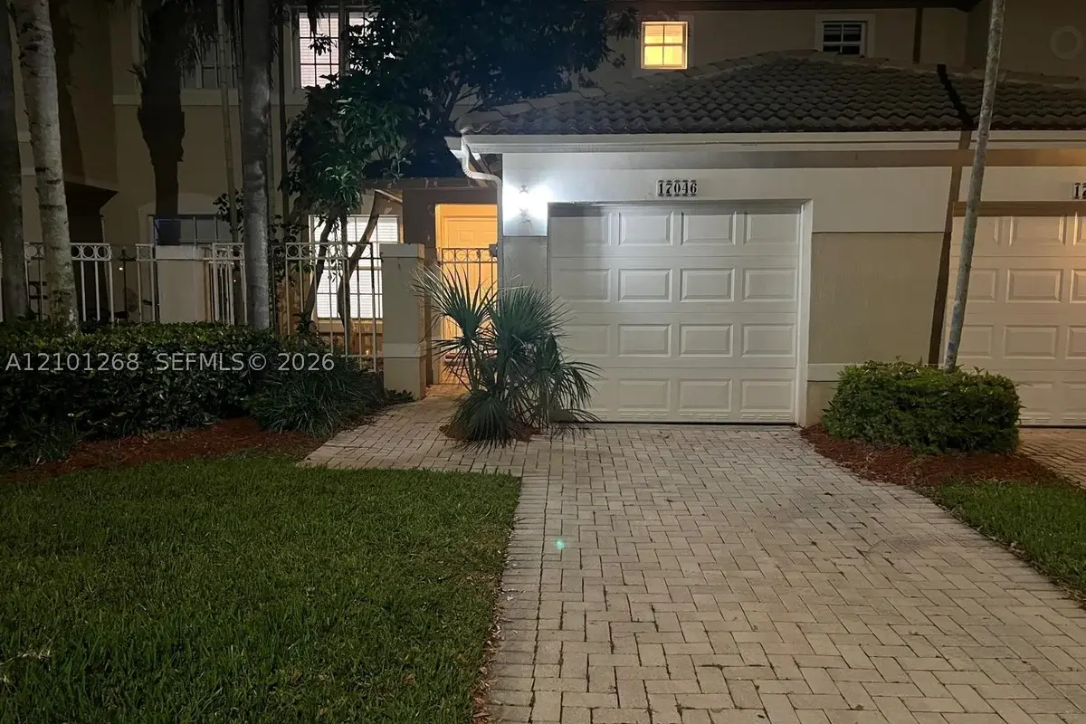 17046 NW 22nd St, Pembroke Pines: photo 1 of 63