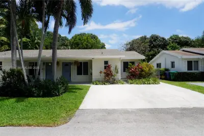11043 SW 79th Ave, Pinecrest: photo 1 of 25
