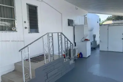 1911 SW 87th Ave, Davie: photo 1 of 26
