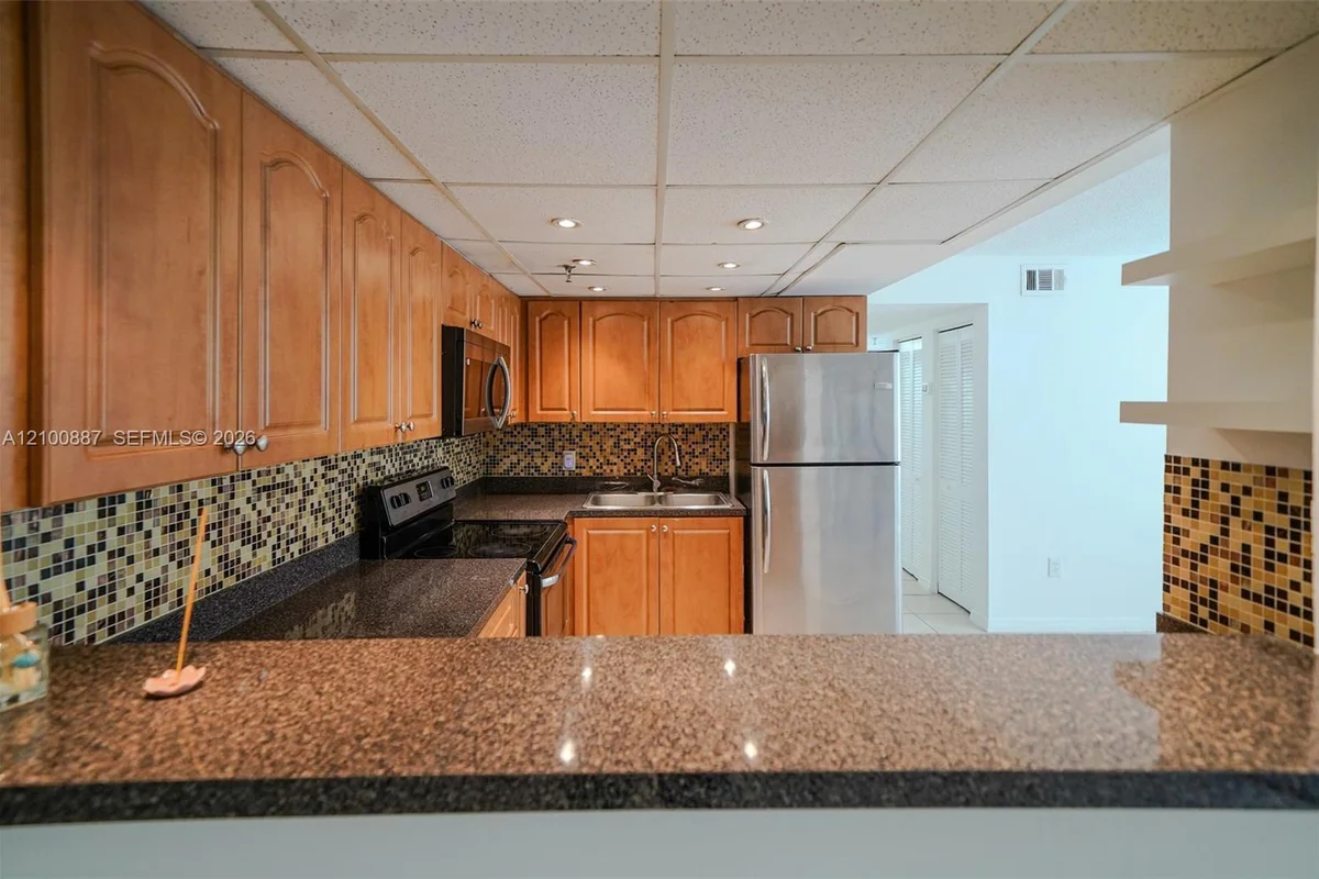 10641 SW 108th Ave #2I, Miami: photo 1 of 15