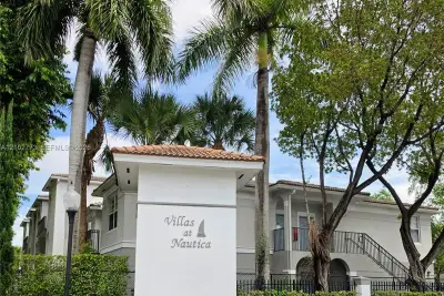 Townhouse in Miramar: photo 1 of 54