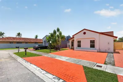 13440 SW 28 St, Miami: photo 1 of 50