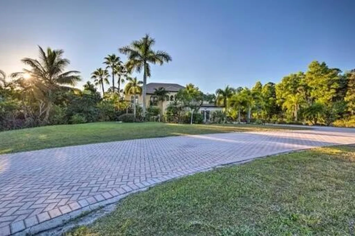 6425 Royal Palm Beach Blvd, West Palm Beach: photo 1 of 30