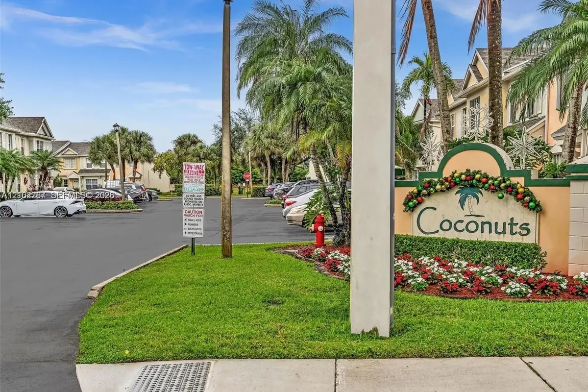60 Key West Ct, Weston: photo 1 of 20
