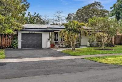 2200 NW 73rd Ave, Sunrise: photo 1 of 43