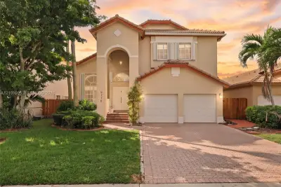 9776 NW 30th St, Doral: photo 1 of 63
