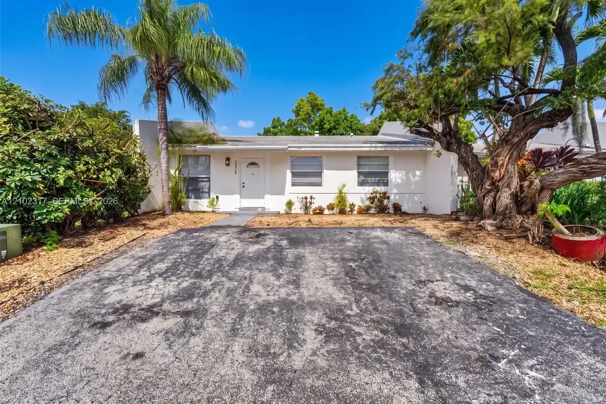 20816 SW 103rd Pl, Cutler Bay: photo 1 of 33