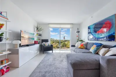 3000 Coral Way #606, Miami: photo 1 of 26