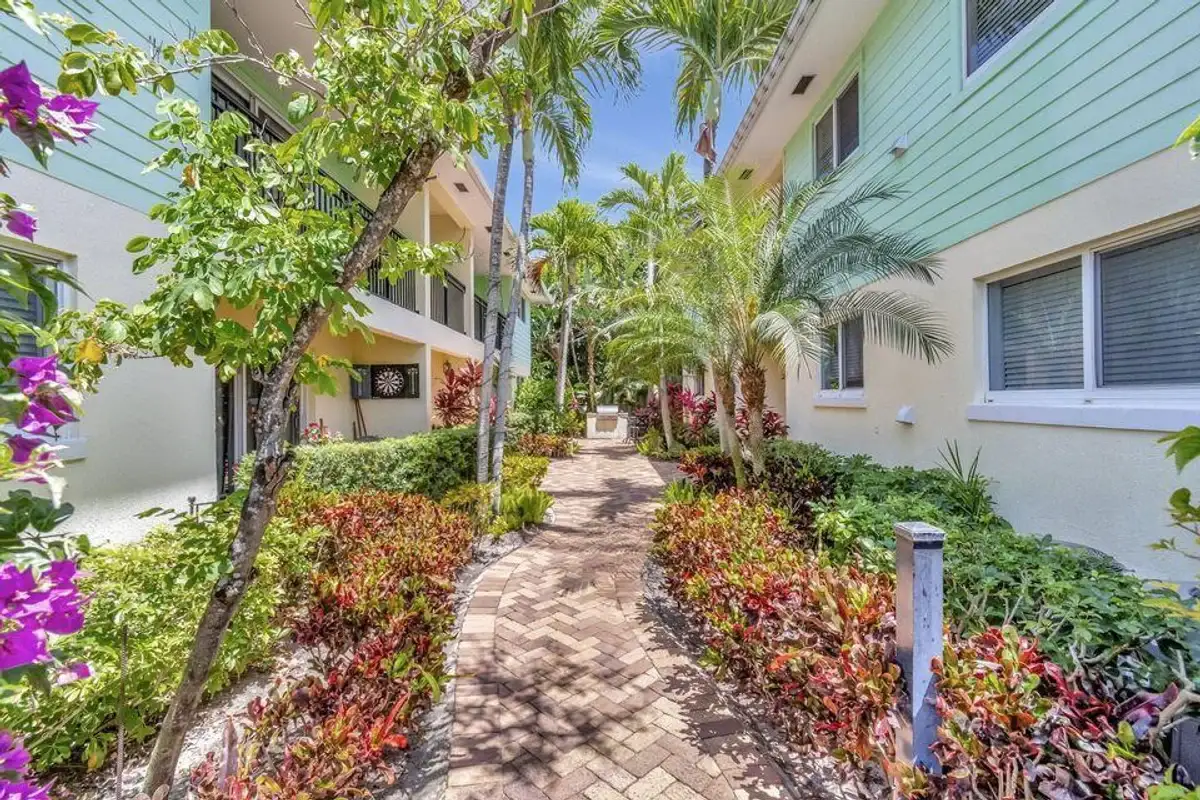45 SE 7th Ave, Delray Beach: photo 1 of 16