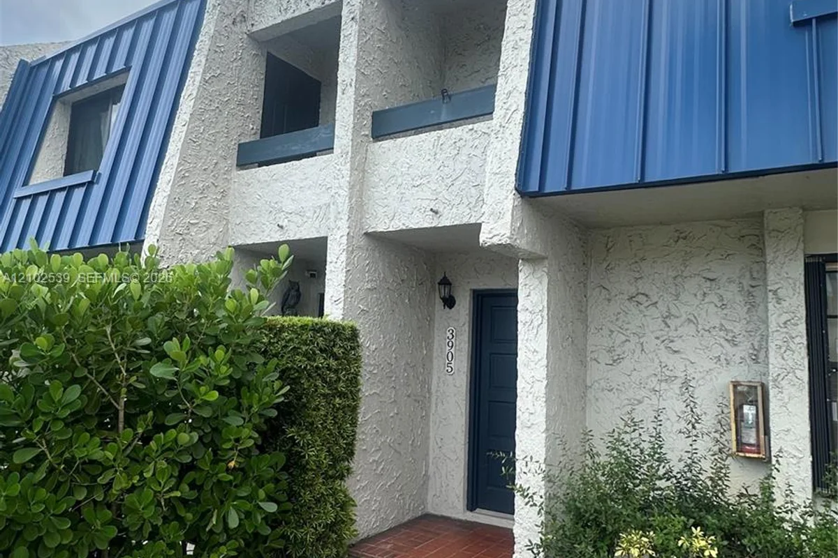 3905 Sheridan St, Hollywood: photo 1 of 21