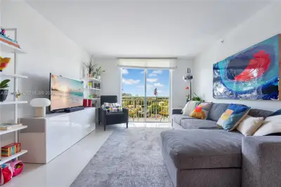 3000 Coral Way #606, Miami: photo 1 of 26