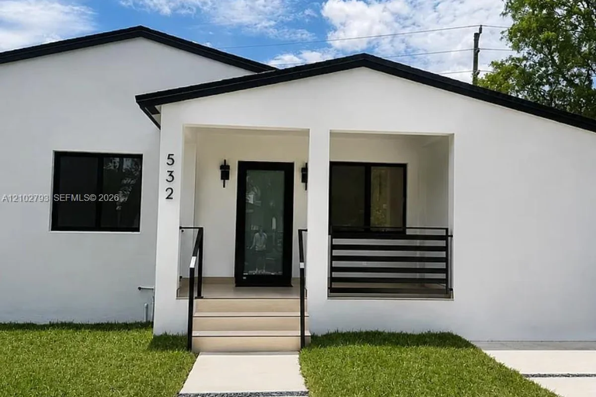 532 SW 44th Ave, Miami: photo 1 of 24
