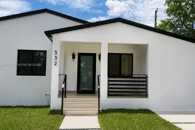 532 SW 44th Ave, Miami: photo 1 of 24