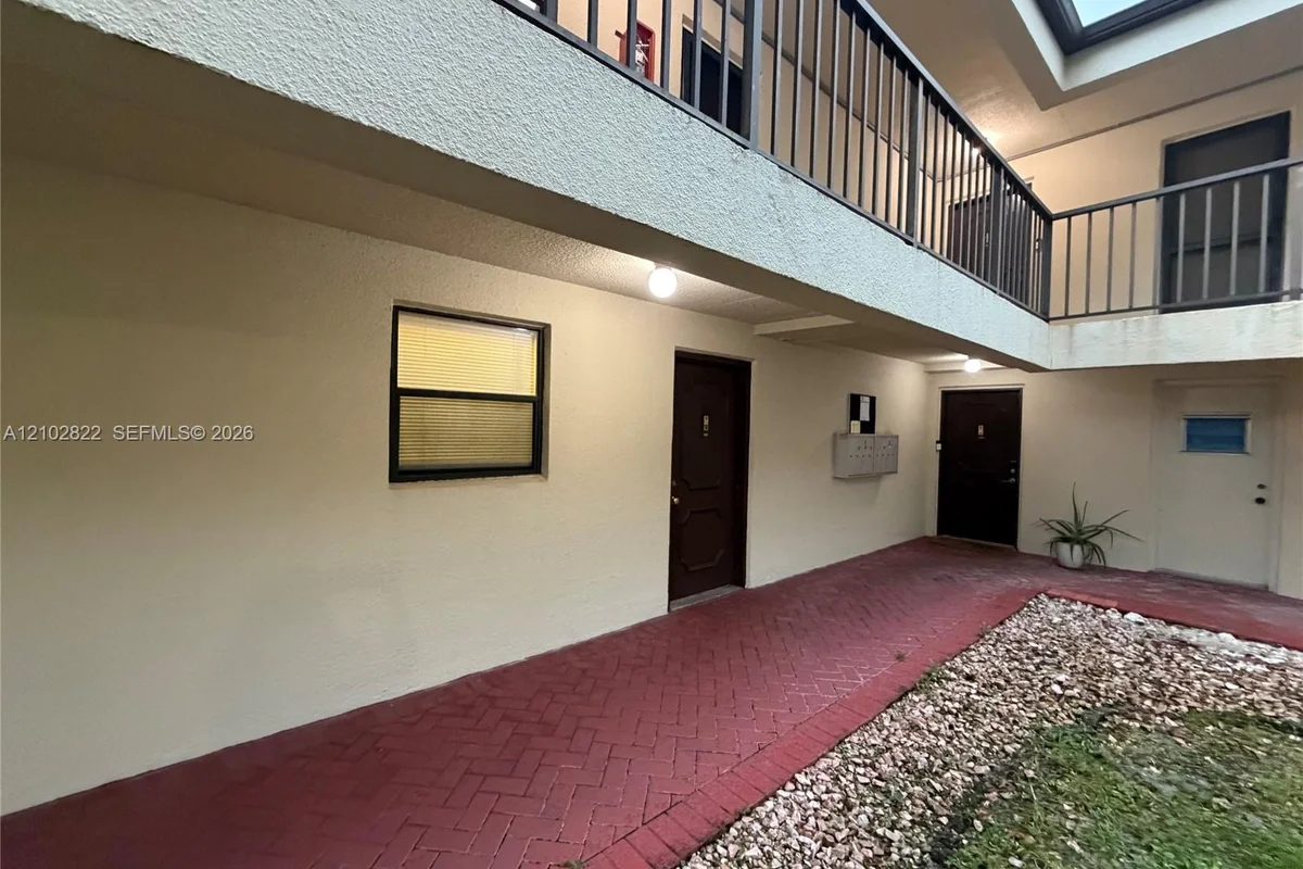 2300 S Cypress Bend Dr #102, Pompano Beach: photo 1 of 38