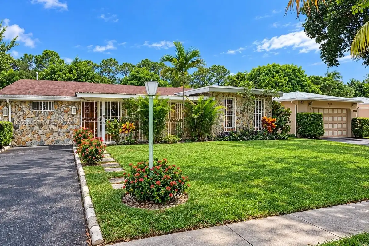8218 Southampton Dr #A, Miramar: photo 1 of 18
