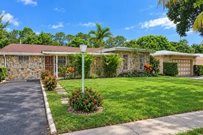 8218 Southampton Dr #A, Miramar: photo 1 of 18