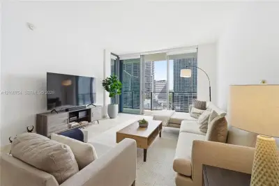 68 SE 6th St #1106, Miami: photo 1 of 47