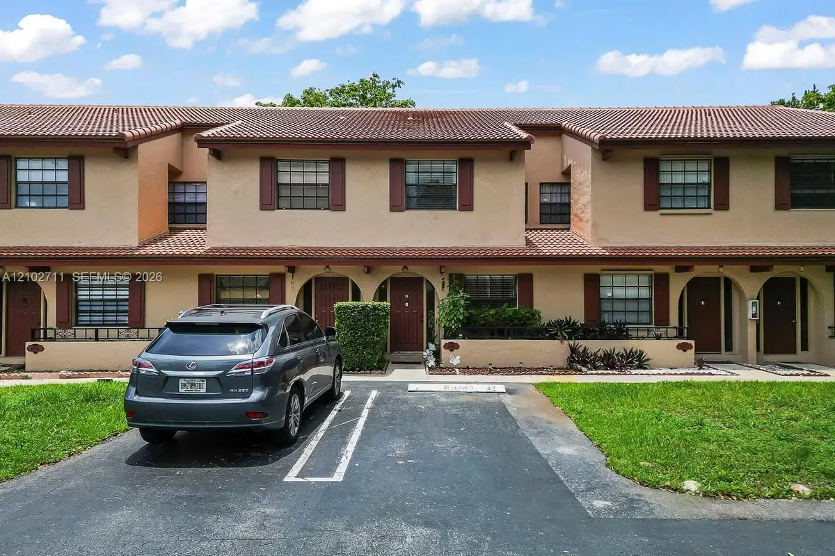 10942 W Sample Rd, Coral Springs: photo 1 of 32