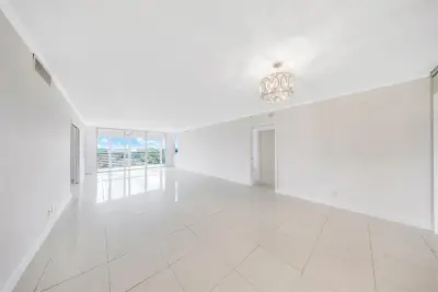 625 Oaks Dr #802, Pompano Beach: photo 1 of 30