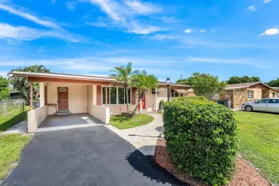 740 Caroline Ave, West Palm Beach: photo 1 of 35