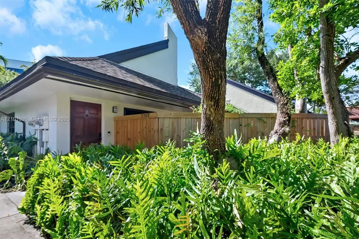 7707 SW 100th St, Miami: photo 1 of 18