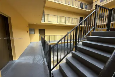 300 NE 125th St #205, North Miami: photo 1 of 11