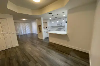 6420 NW 114th Ave #1304, Doral: photo 1 of 10
