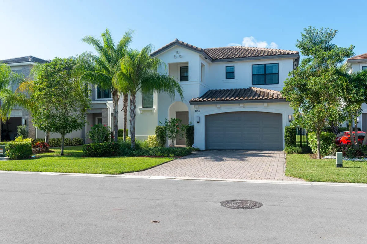 House in Lake Worth: photo 1 of 26