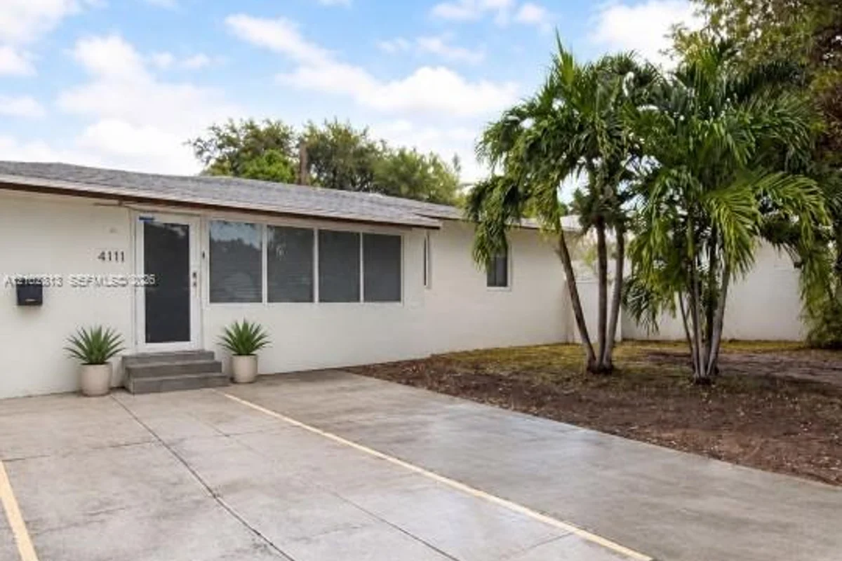 4111 NW 5th St, Miami: photo 1 of 17