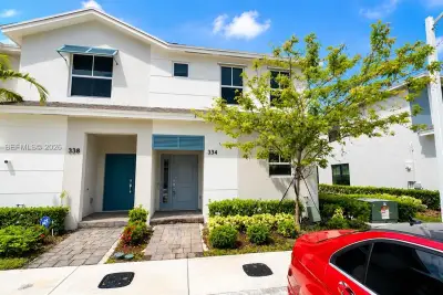 334 NE 1st Dr, Florida City: photo 1 of 9