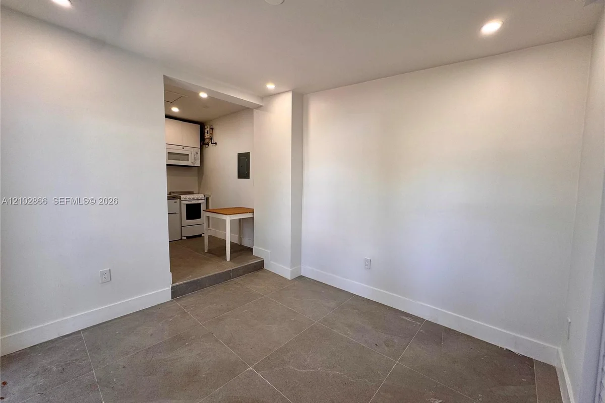 2952 SW 27th Ter, Miami: photo 1 of 10