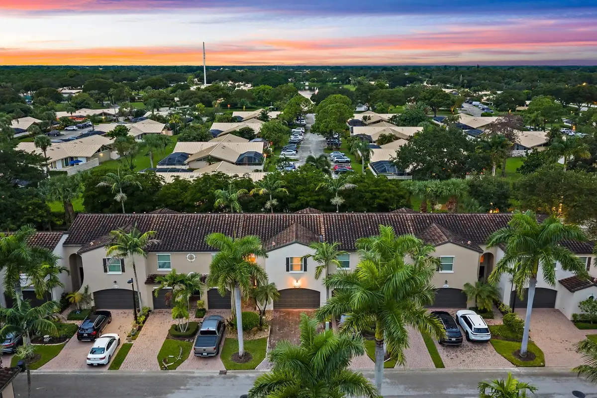 4677 Mediterranean Cir, Palm Beach Gardens: photo 1 of 28