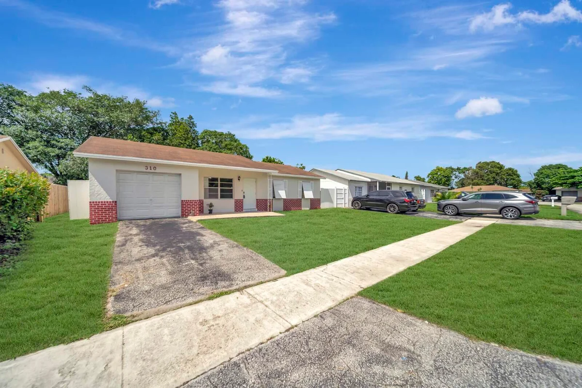 310 SW 78th Ter, North Lauderdale: photo 1 of 41