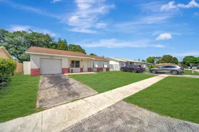 310 SW 78th Ter, North Lauderdale: photo 1 of 41