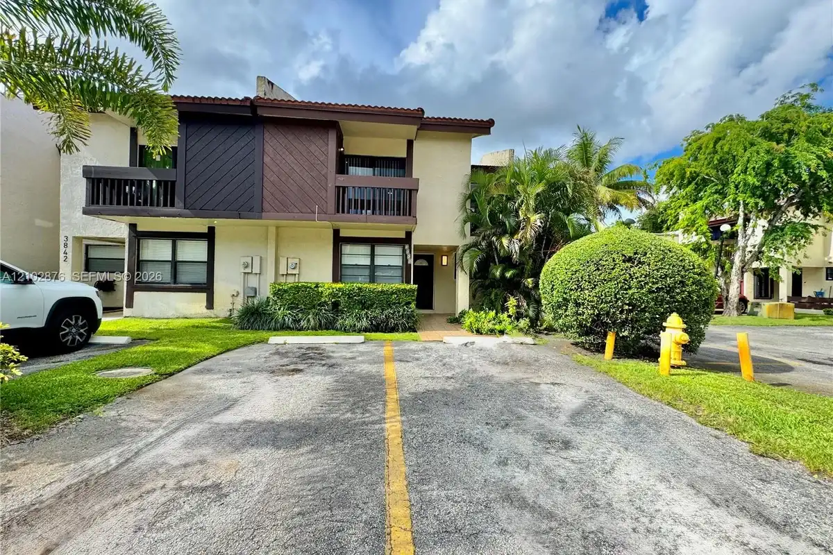 3840 SW 52nd Ave, Pembroke Park: photo 1 of 31