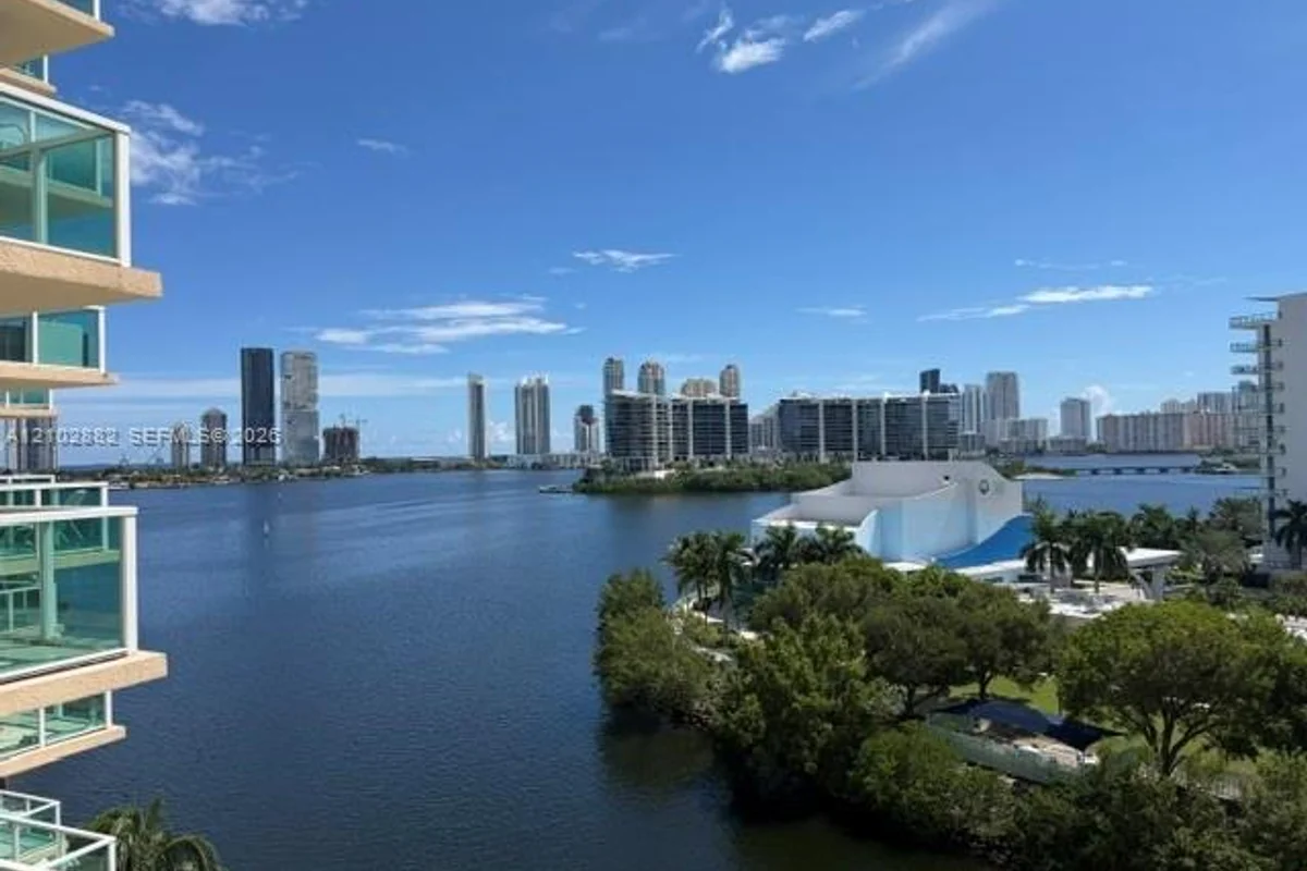3330 NE 190th St #817, Aventura: photo 1 of 15