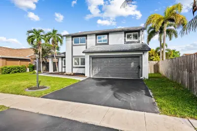 1309 SW 151st Ter, Sunrise: photo 1 of 35