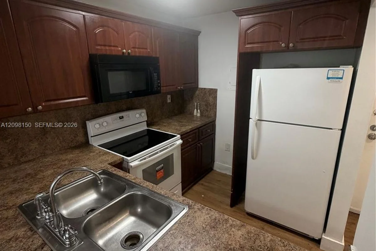 16465 NE 22nd Ave #412, North Miami Beach: photo 1 of 22