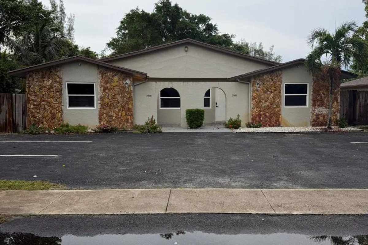 2950 SE 2nd St, Boynton Beach: photo 1 of 8